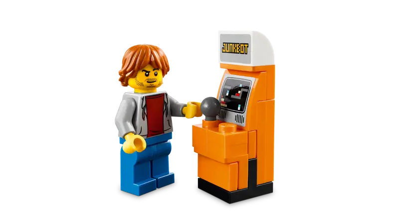 LEGO 40805 includes a gamer minifigure and miniature arcade machine