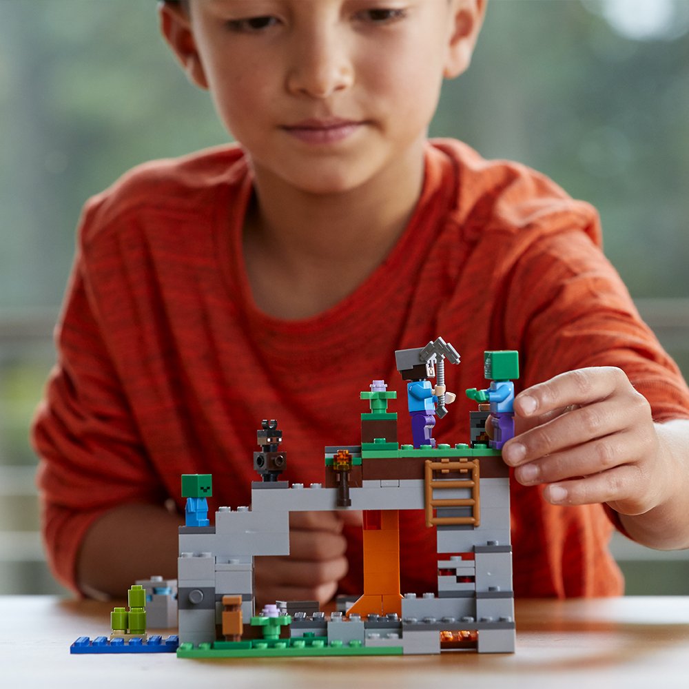 LEGO Minecraft - The Zombie Cave 21141 Brick Island