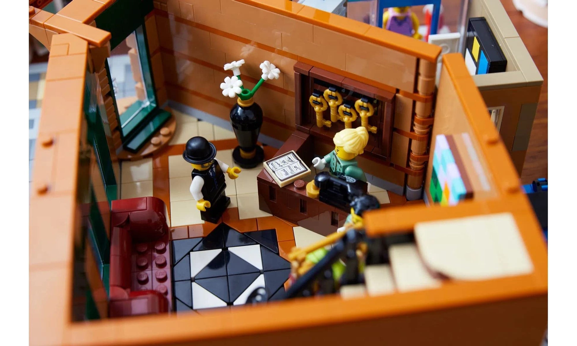 LEGO Boutique Hotel 10297 Brick Island