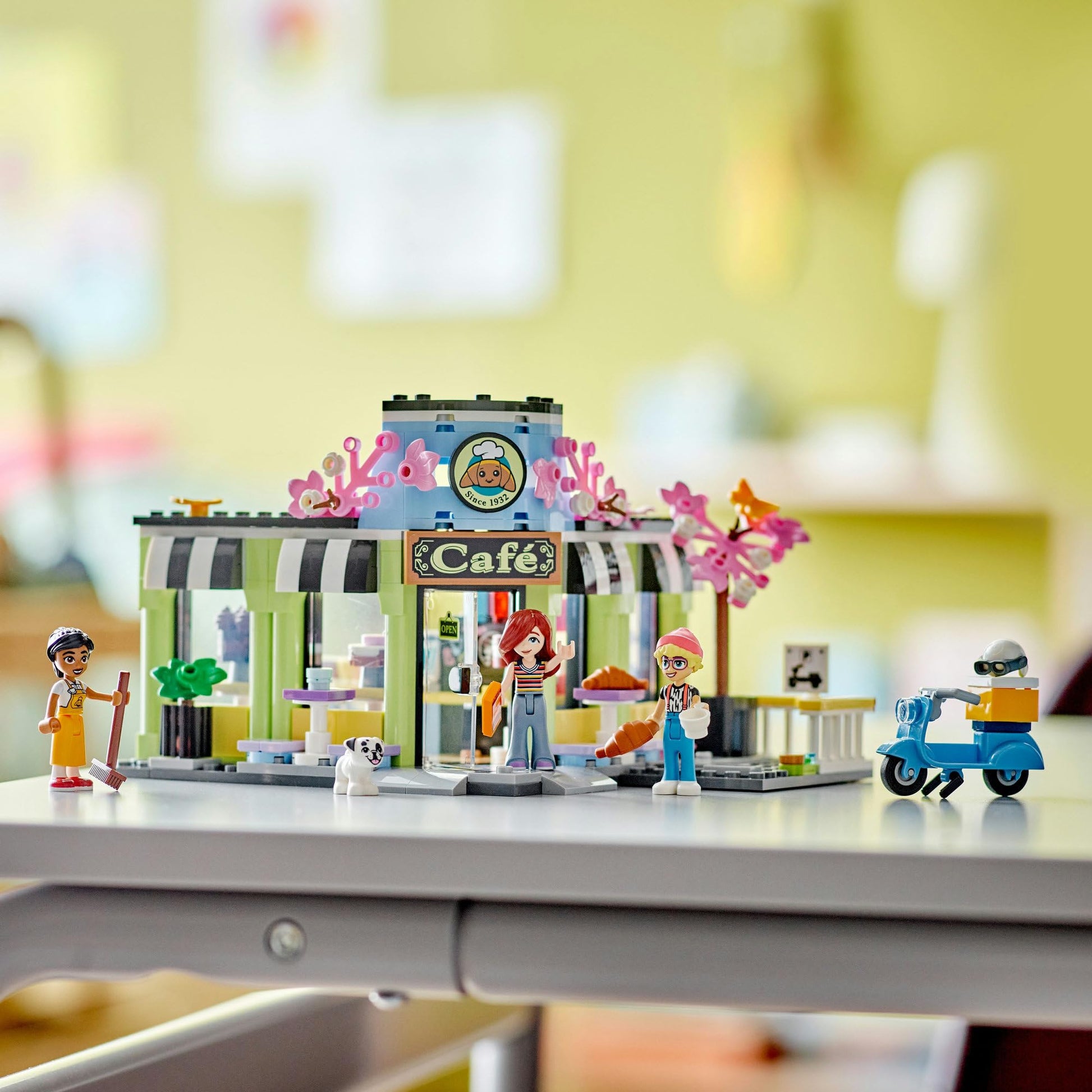 LEGO Friends Heartlake City Café 42618 Amazon