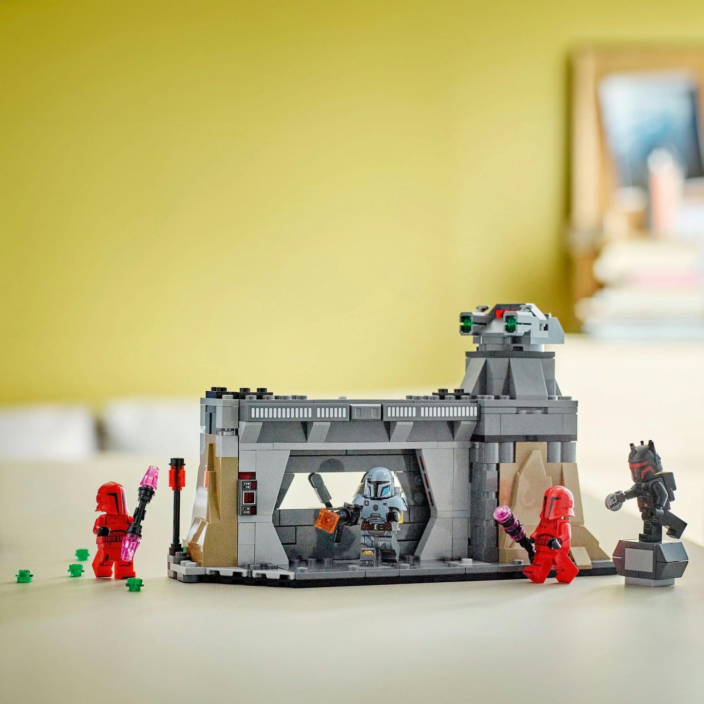 LEGO The Mandalorian Paz Vizsla and Moff Gideon Battle 75386 Brick Island