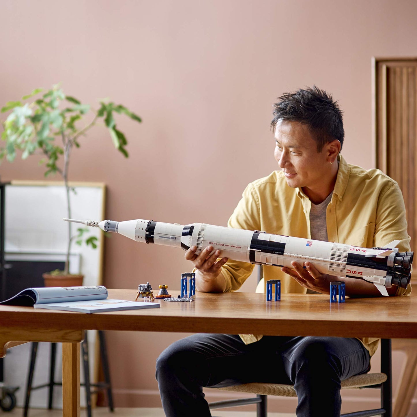 LEGO Ideas NASA Apollo Saturn V 21309 Brick Island