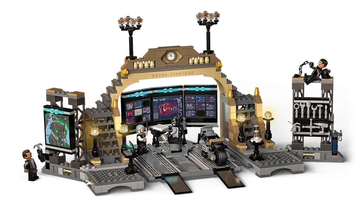 LEGO Batman 76183 Batcave: The Riddler Face-off