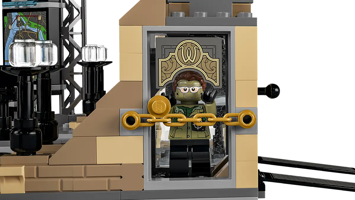 LEGO Batman 76183 Batcave: The Riddler Face-off