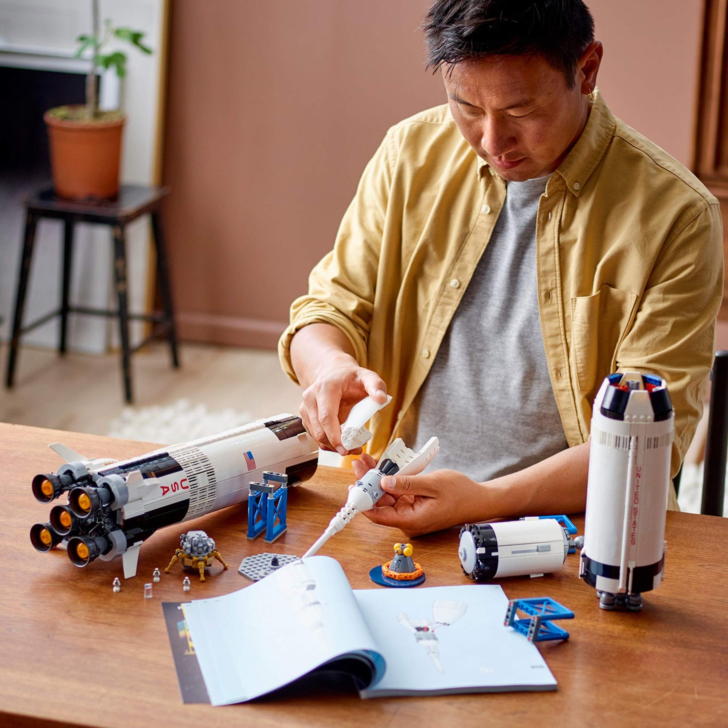 LEGO Ideas NASA Apollo Saturn V 21309 Brick Island