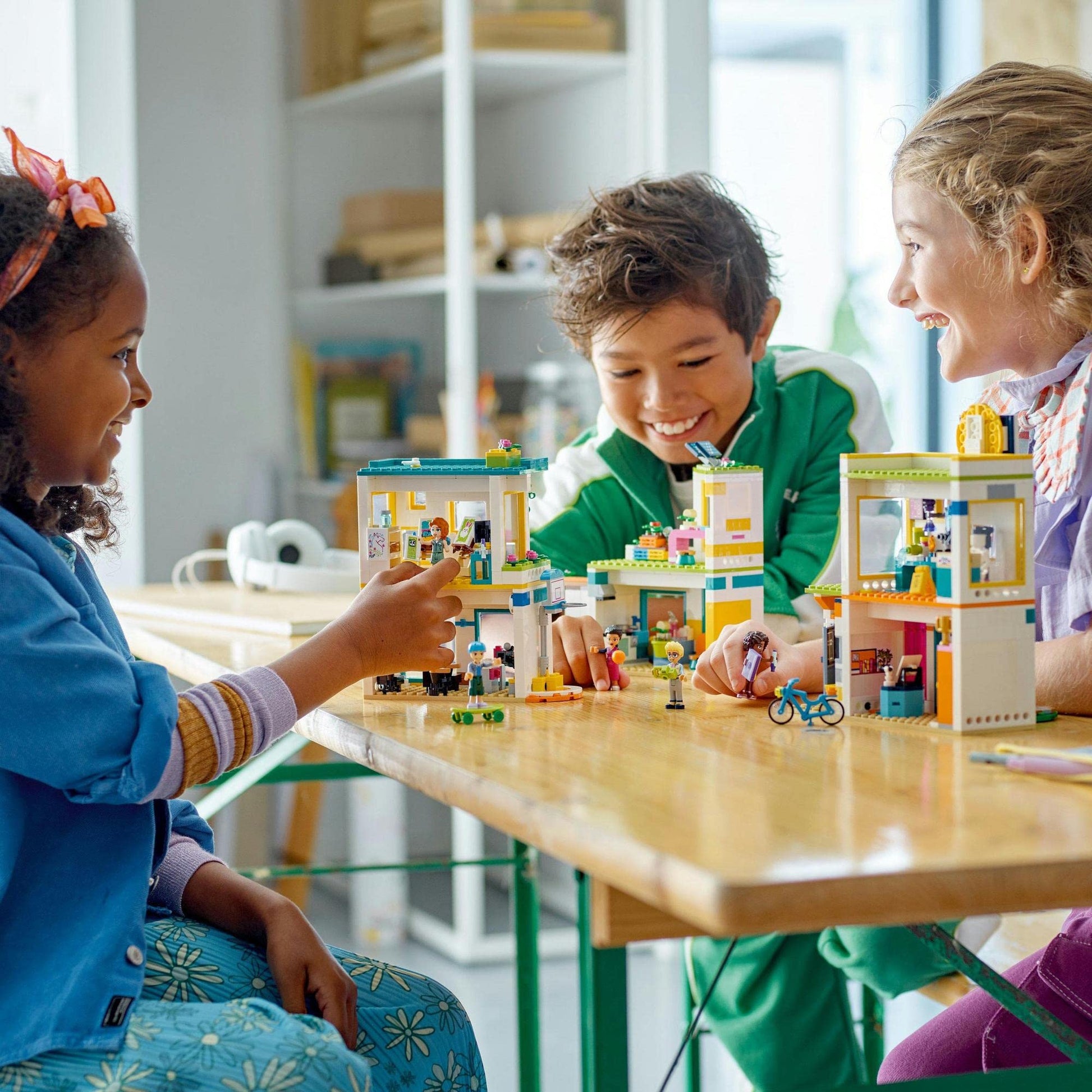 LEGO Friends Heartlake International School 41731 Brick Island