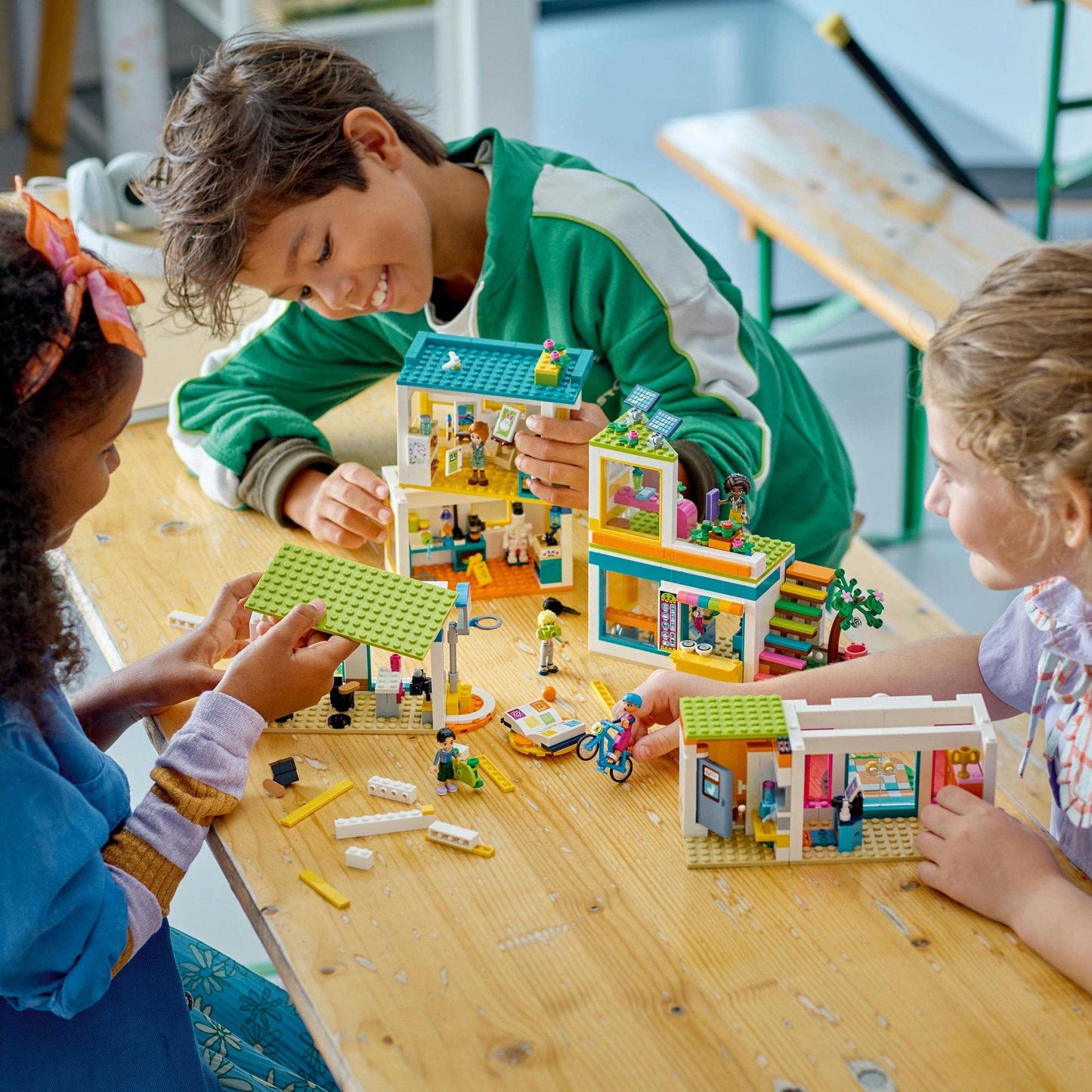 LEGO Friends Heartlake International School 41731 Brick Island