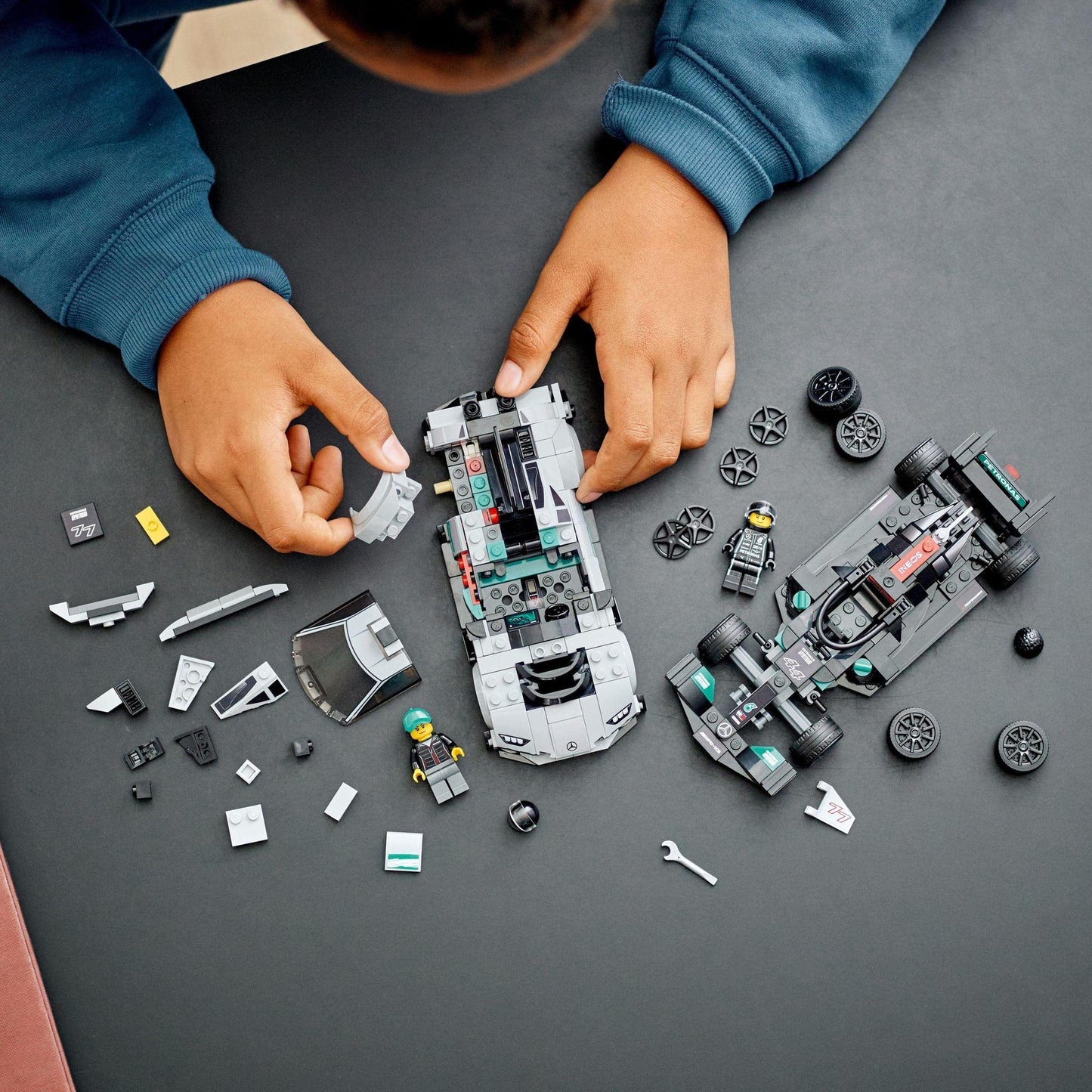 LEGO Speed Champions Mercedes-AMG F1 W12 E Performance & Mercedes-AMG Project One 76909 Brick Island