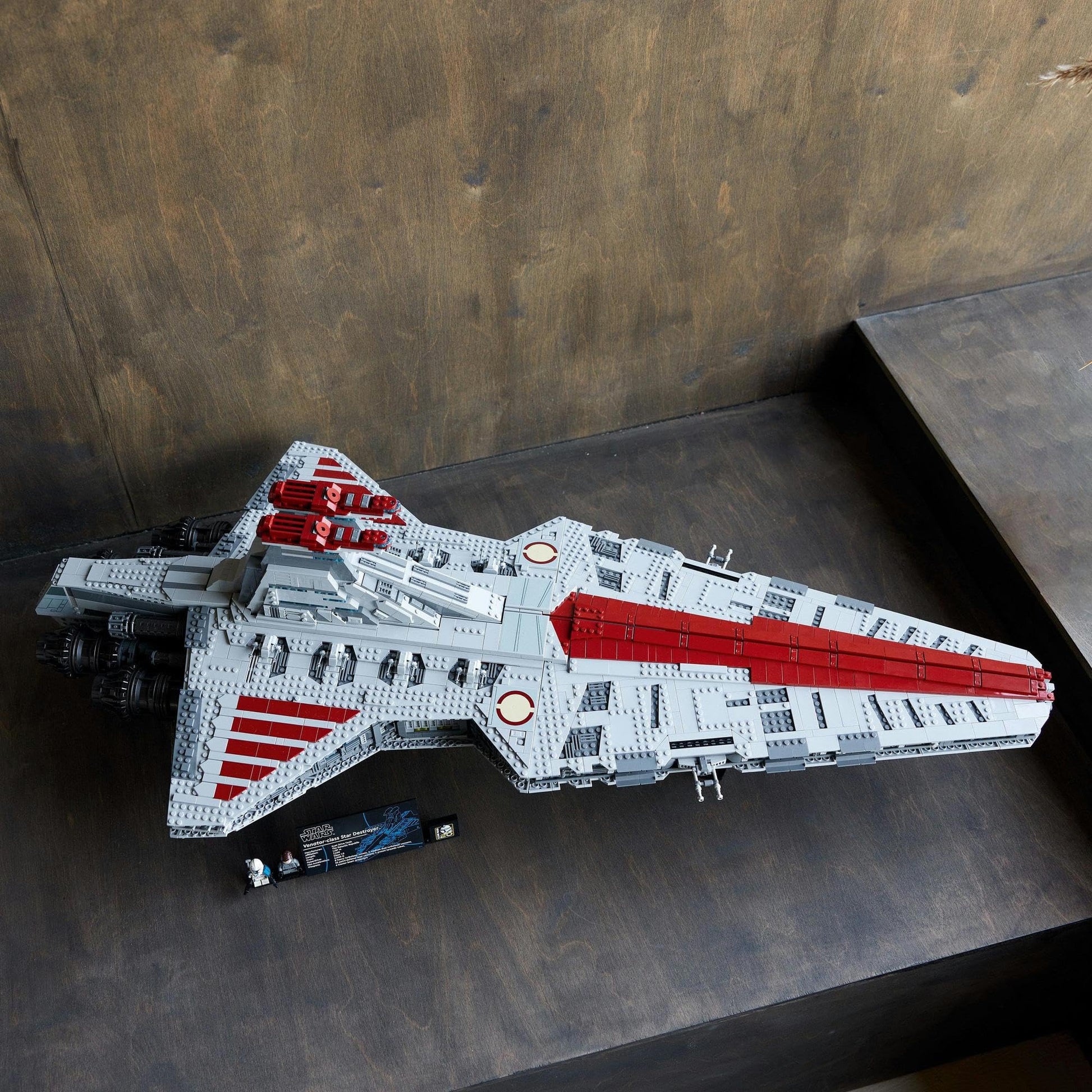 LEGO Star Wars Venator-Class Republic Attack Cruiser 75367 Brick Island