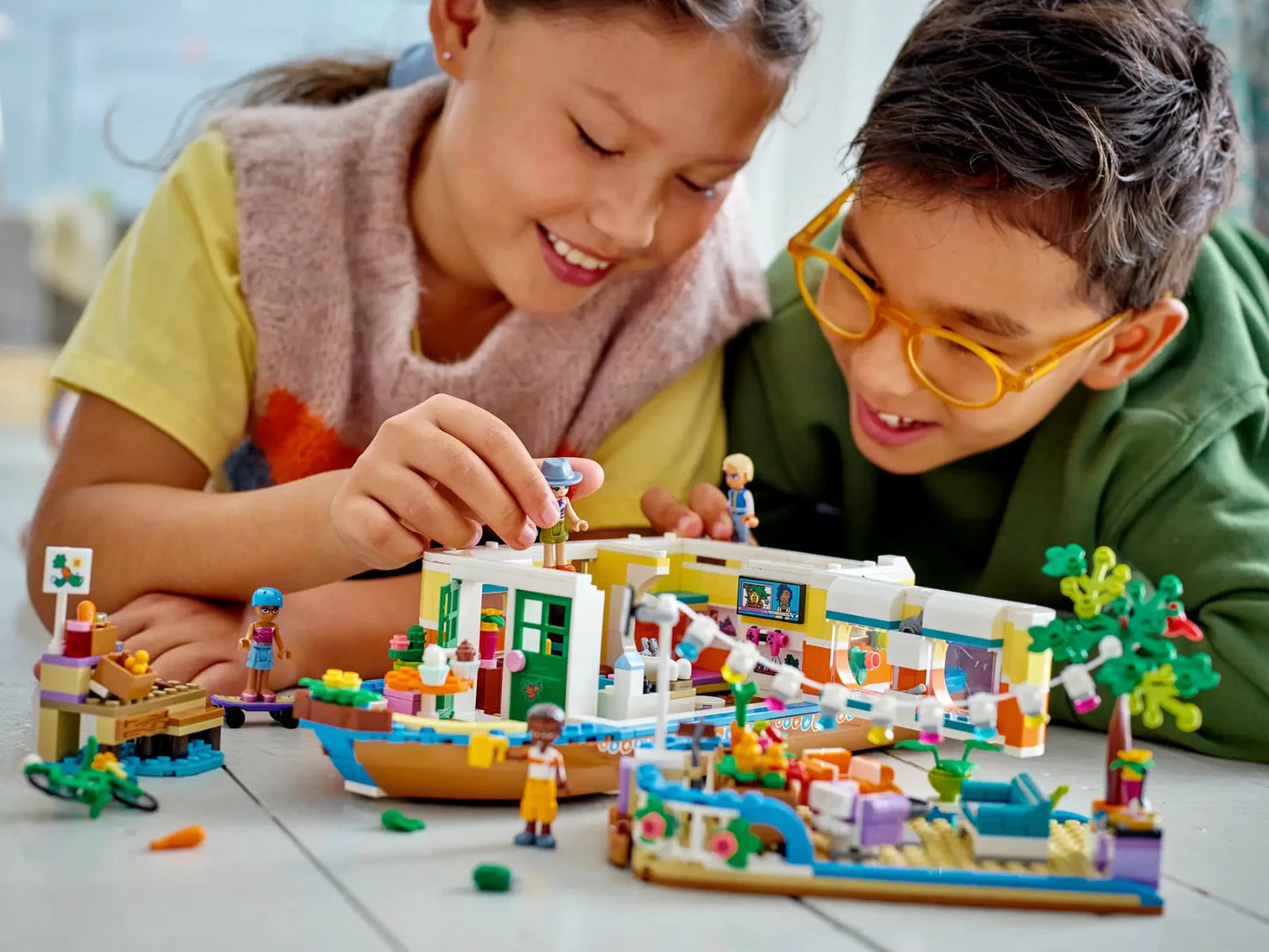 LEGO Friends 41702 Canal Houseboat