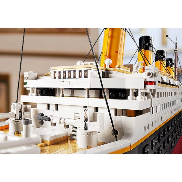 LEGO 10294 Titanic Brick Island