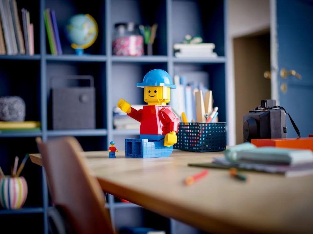 LEGO 40649 - Up-Scaled Minifigure B Brick Island