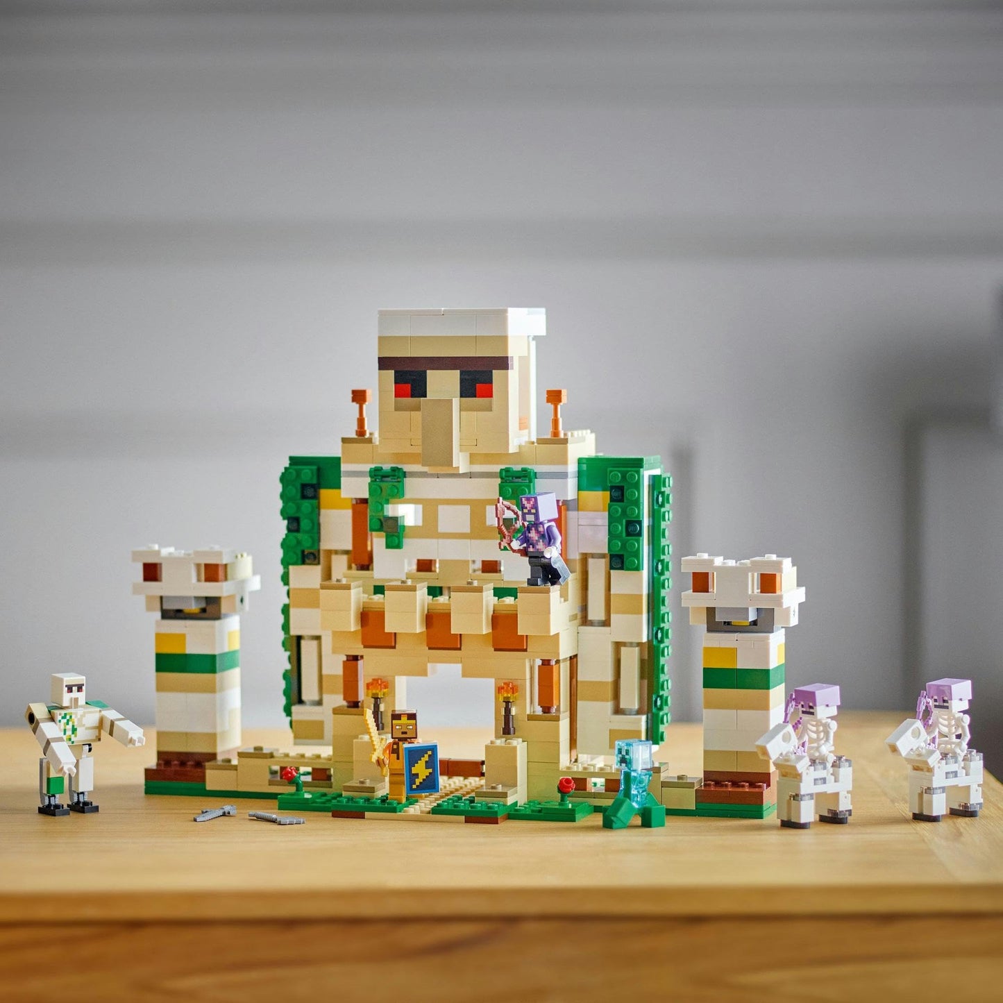 LEGO Minecraft The Iron Golem Fortress 21250 Amazon