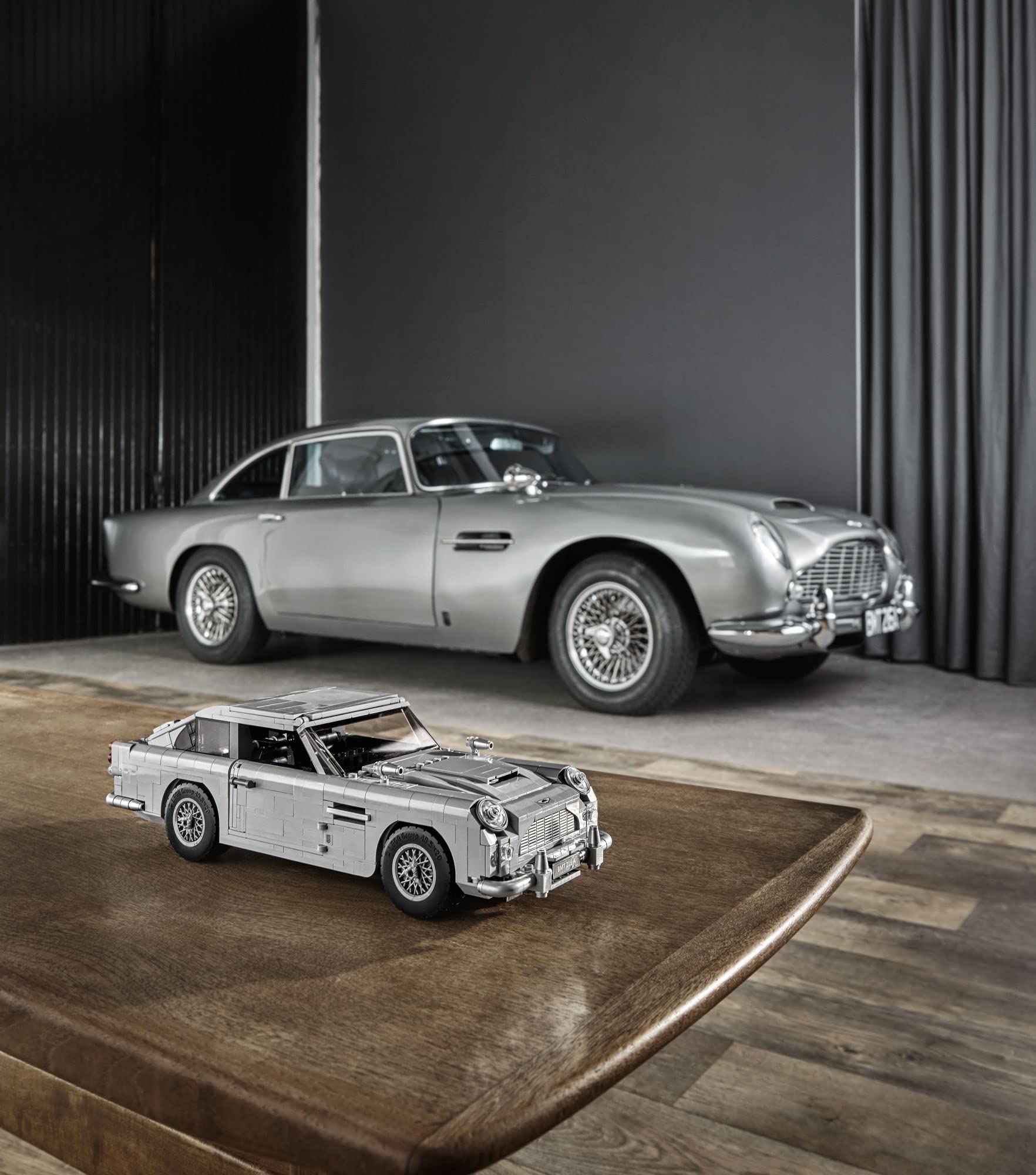 LEGO Creator Expert James Bond Aston Martin DB5 10262 Amazon