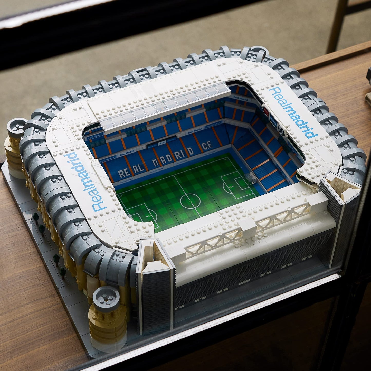 LEGO Real Madrid – Santiago Bernabéu Stadium 10299 Amazon