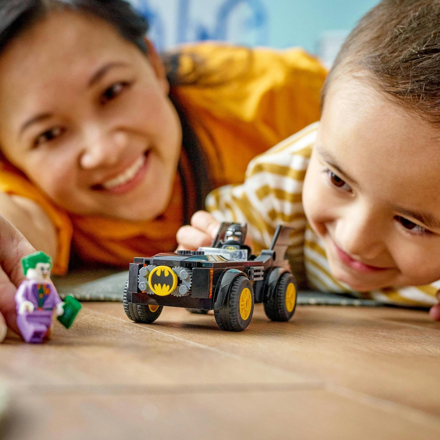 LEGO® Super Heroes DC Batmobile™ Pursuit: Batman™ vs. The Joker™ 76264 Building