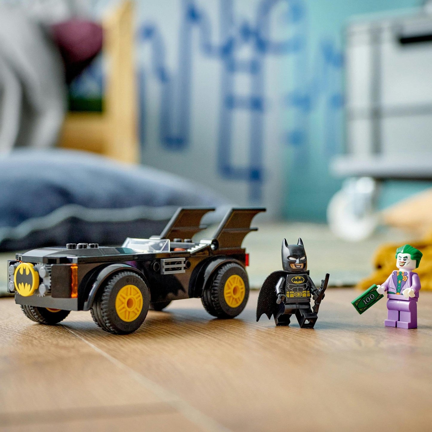 LEGO® Super Heroes DC Batmobile™ Pursuit: Batman™ vs. The Joker™ 76264 Building