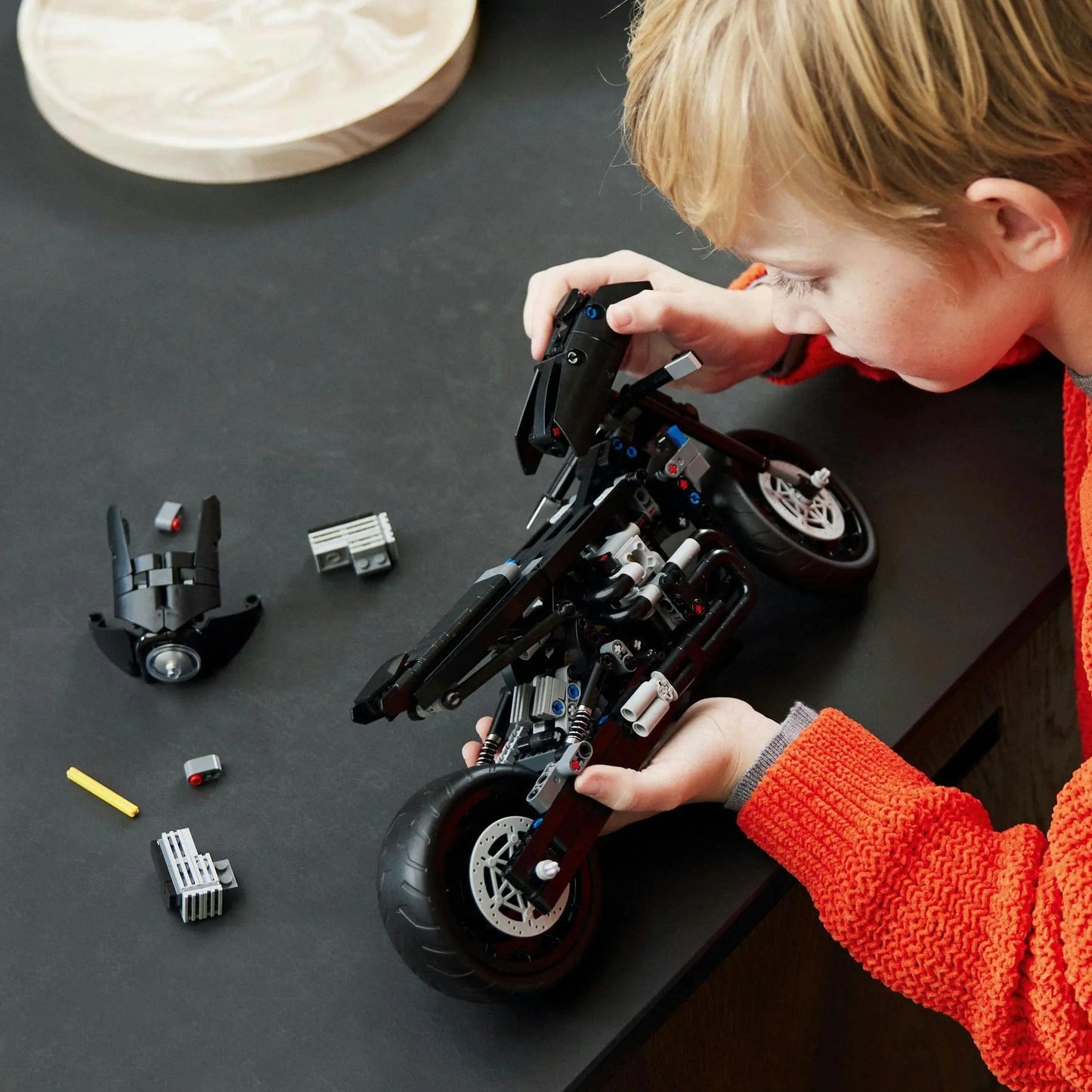 LEGO® Technic The Batman – BATCYCLE™ 42155 Amazon