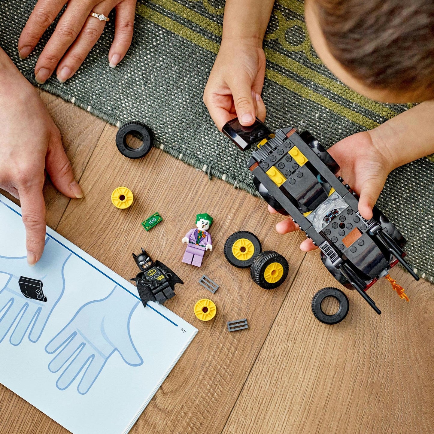 LEGO® Super Heroes DC Batmobile™ Pursuit: Batman™ vs. The Joker™ 76264 Building