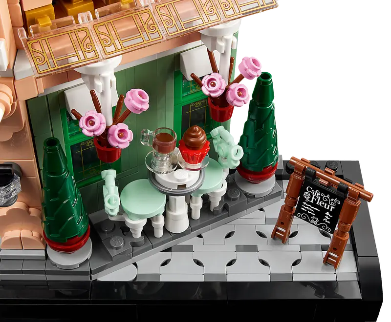 LEGO® Icons French Café 10362 The picturesque facade is decorated with hanging flowerpots