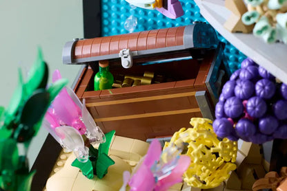 LEGO® Icons Tropical Aquarium 10366 features a treasure chest