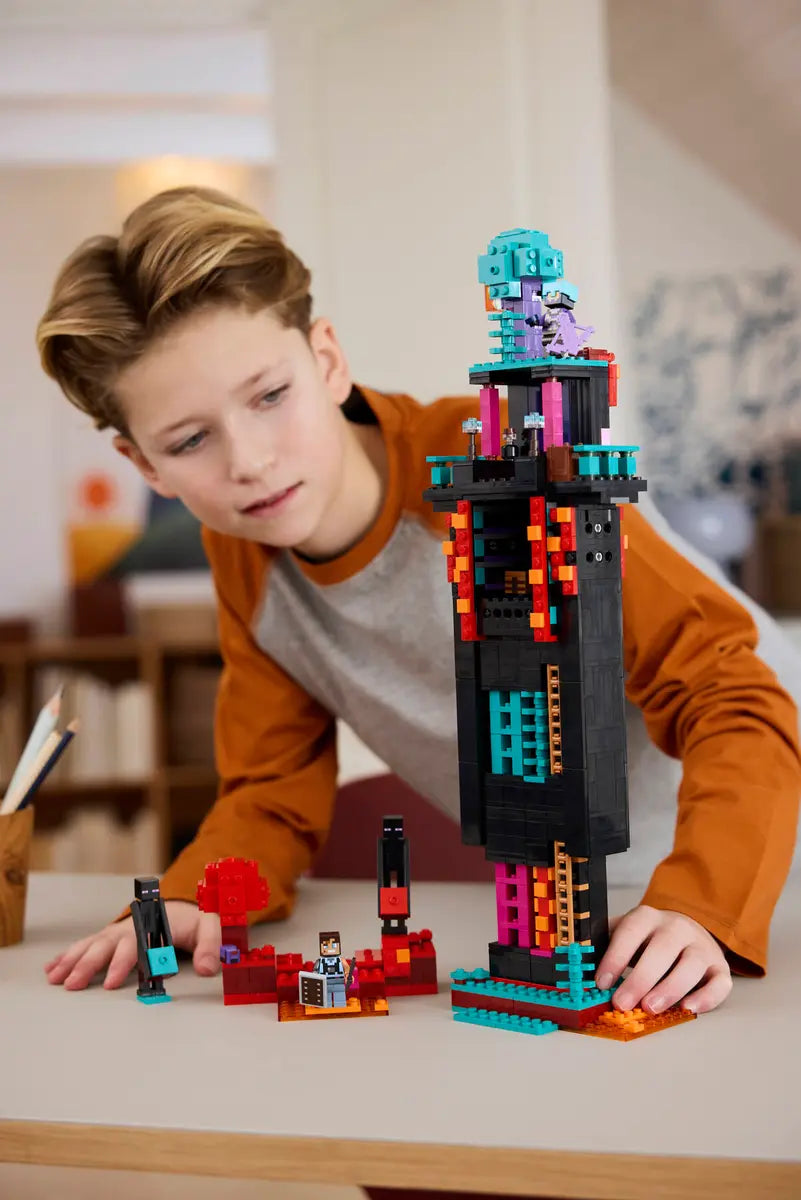 LEGO Minecraft 21279 the Enderman Tower has fully articulated arms that are posable