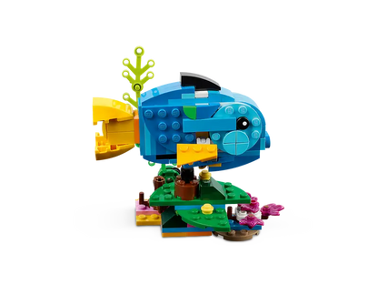 LEGO Creator 3in1 Exotic Parrot 31136 rebuilds it into a Fish