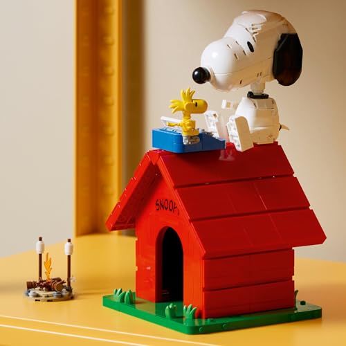 LEGO® Ideas Peanuts: Snoopy’s Doghouse 21368