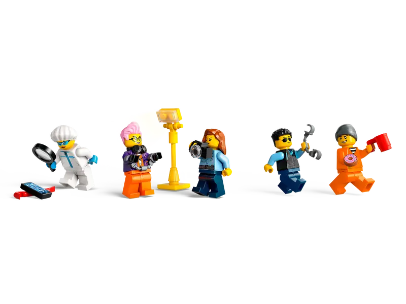 LEGO City Police Mobile Crime Lab Truck 60418 Comes with 2 crook and 3 police team minifigures