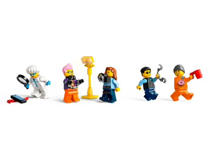 LEGO City Police Mobile Crime Lab Truck 60418 Comes with 2 crook and 3 police team minifigures