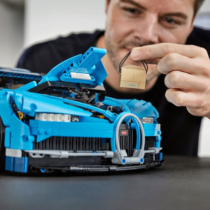 LEGO Technic Bugatti Chiron 42083 B