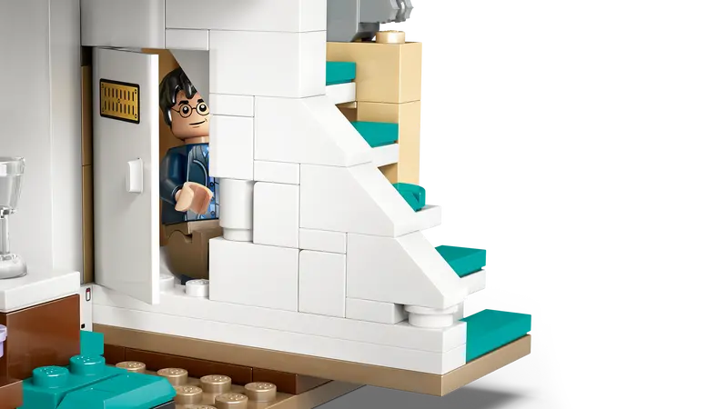 LEGO® Harry Potter™ Privet Drive: Aunt Marge's Visit 76451 Cupboard under the stairs