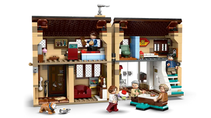LEGO Harry Potter 76451 opens out for easy access to the kitchen and dining area with a removable dining table, living room, Dudley’s bedroom and Harry’s bedroom