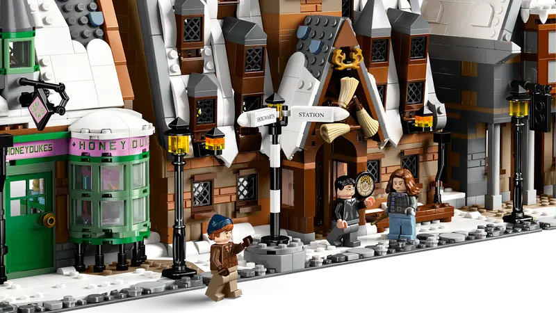 LEGO® Harry Potter™ Hogsmeade™ Village – Collectors' Edition 76457 Brick Island