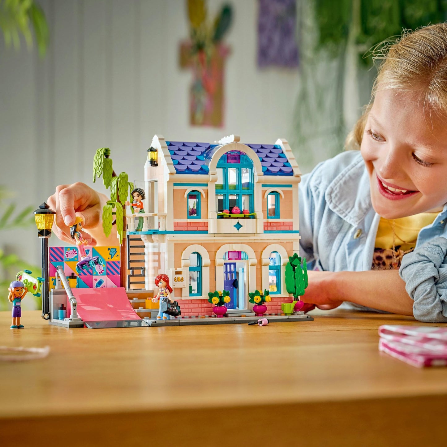 LEGO Friends Lianns Family House 42687