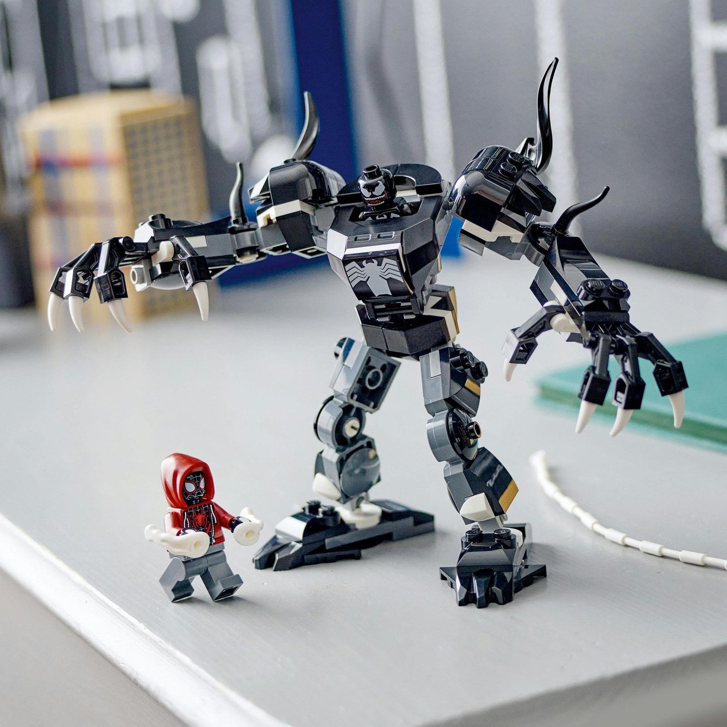 LEGO Super Heroes Marvel Venom Mech Armour vs. Miles Morales 76276