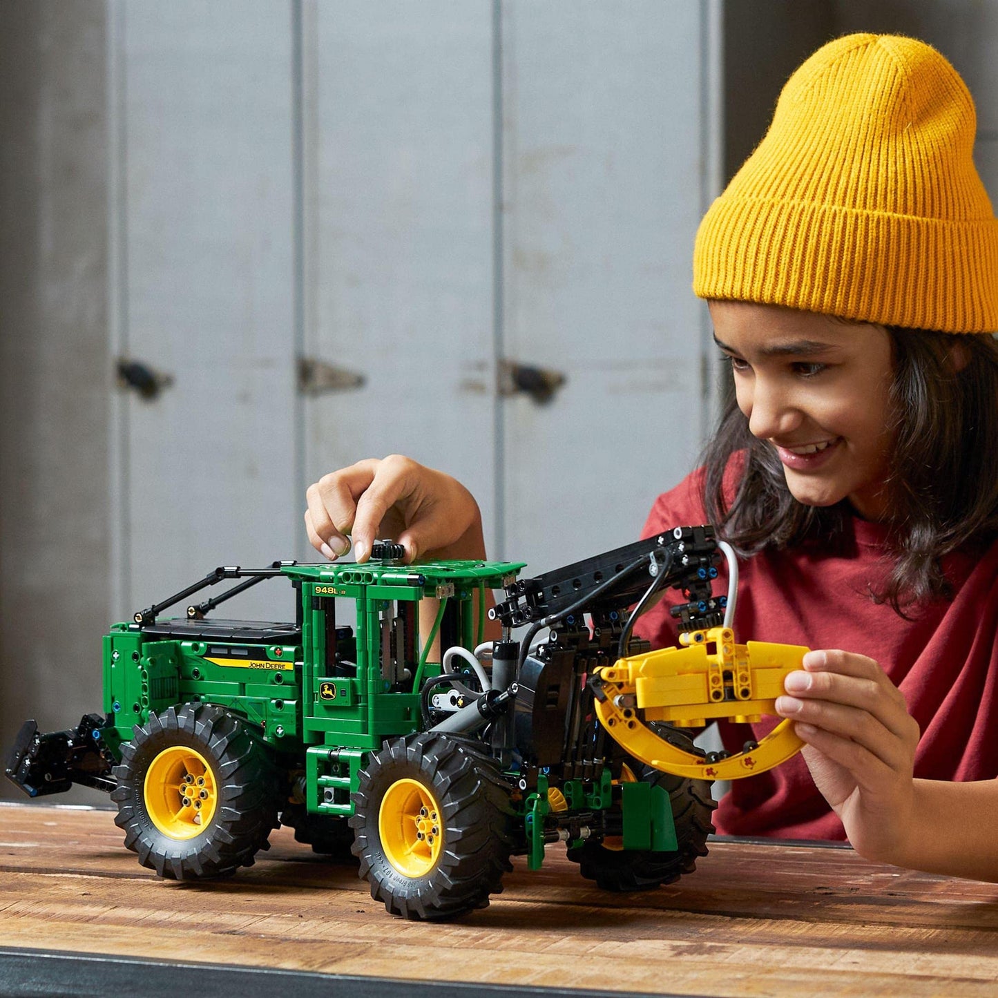 LEGO Technic John Deere 948L-II Skidder 42157