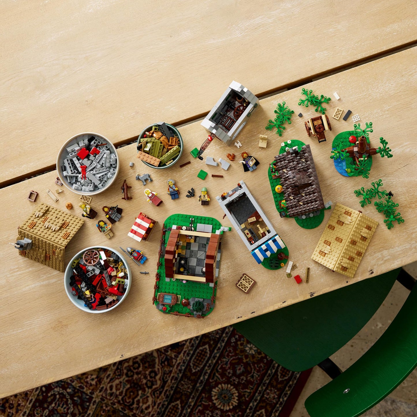 LEGO Icons Medieval Town Square 10332
