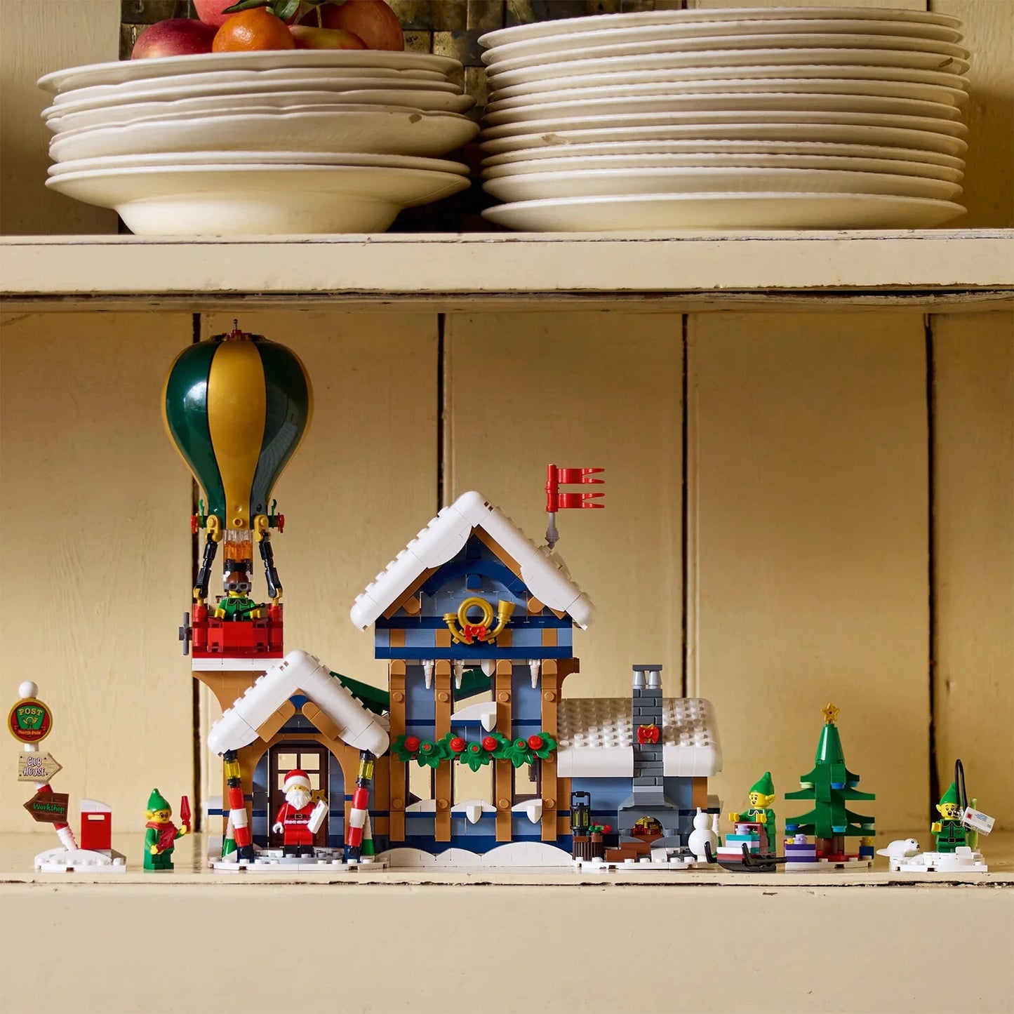 LEGO 10339 ICONS Santa’s Post Office
