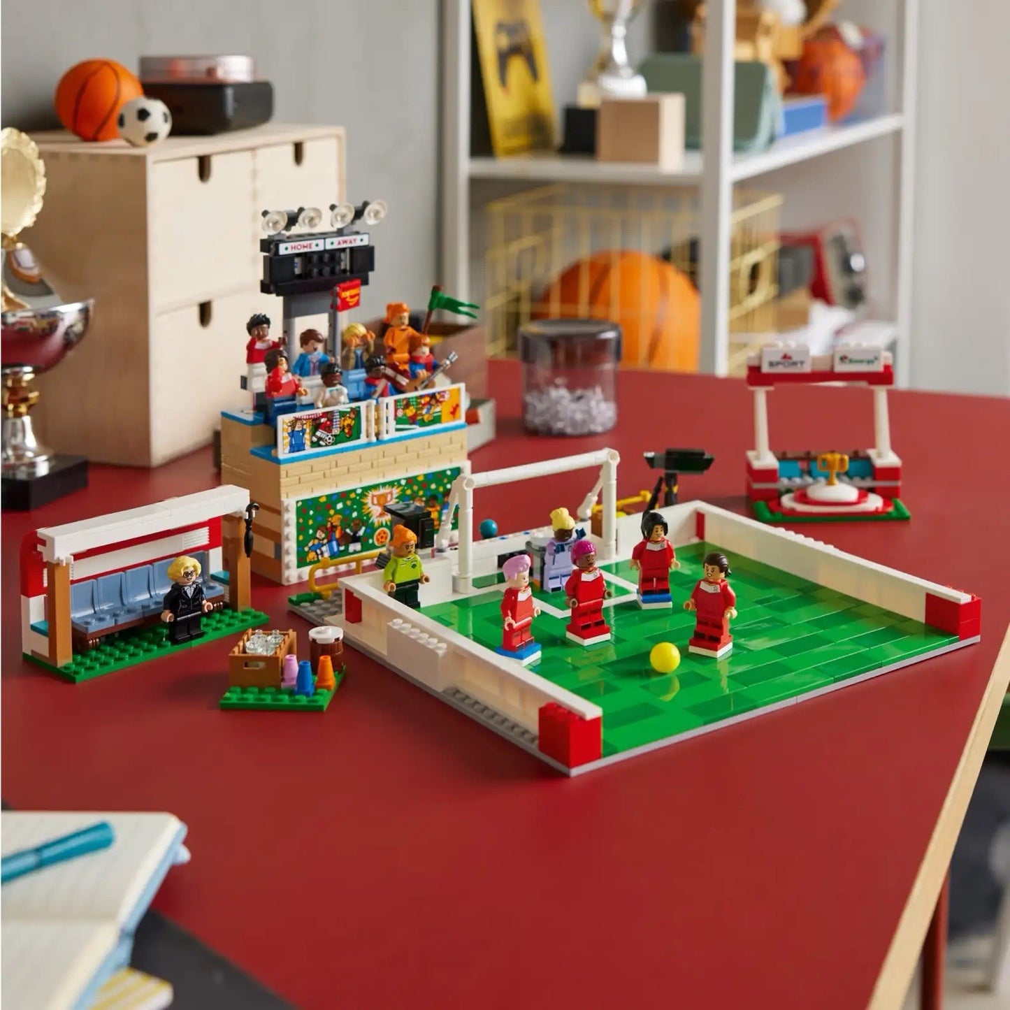 LEGO 40634 Icons of Play Women's Football Soccer