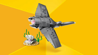 LEGO Creator 3-in-1: Fierce Shark with a Treasure Chest (31381