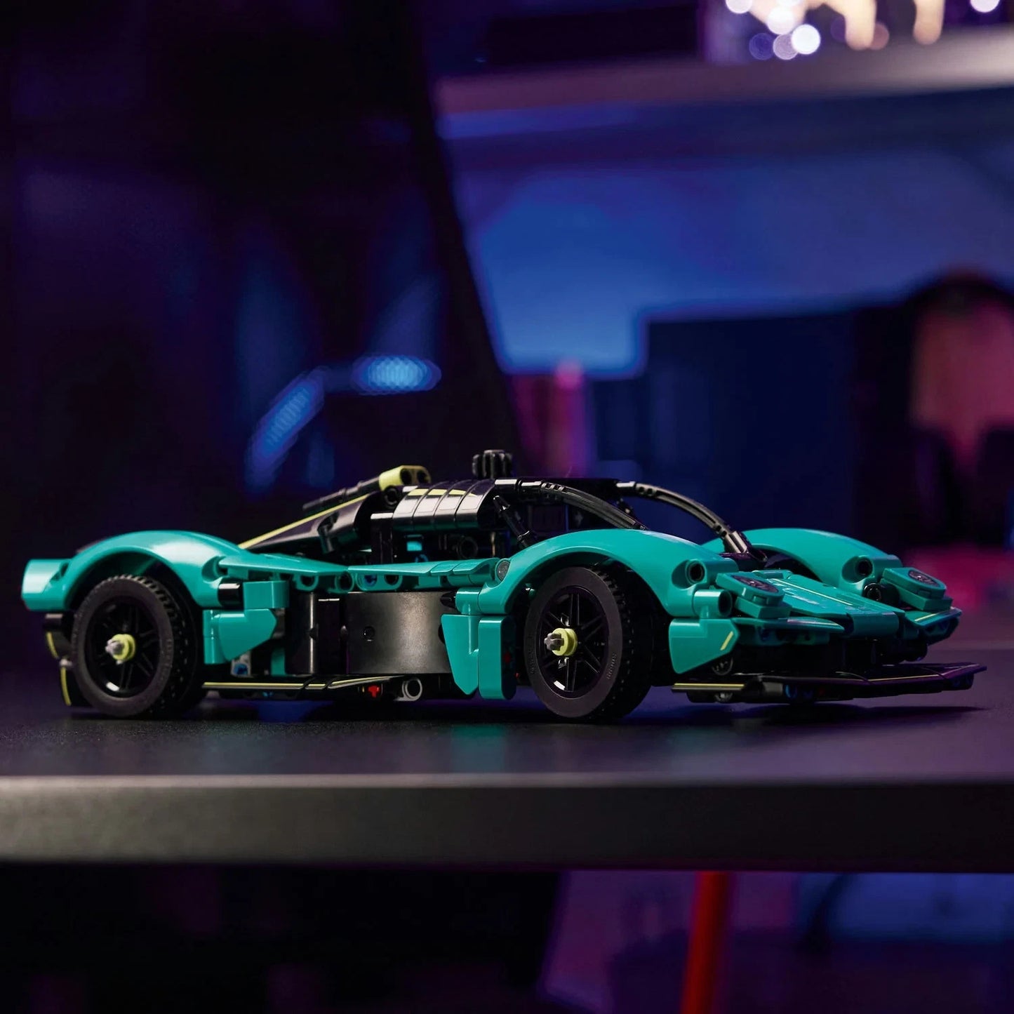 LEGO 42208 TECHNIC Aston Martin Valkyrie