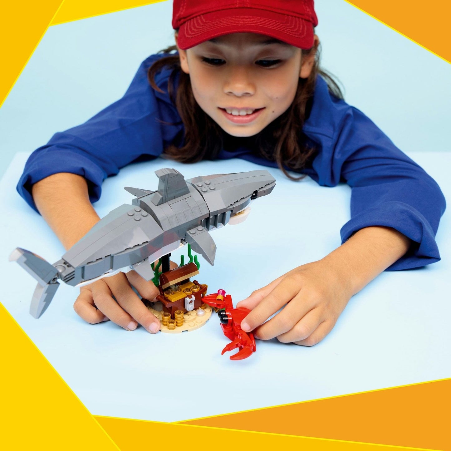 LEGO Creator 3-in-1: Fierce Shark with a Treasure Chest (31381