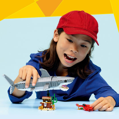 LEGO Creator 3-in-1: Fierce Shark with a Treasure Chest (31381