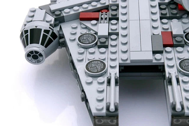 LEGO 7778 Star Wars Midi-scale Millennium Falcon