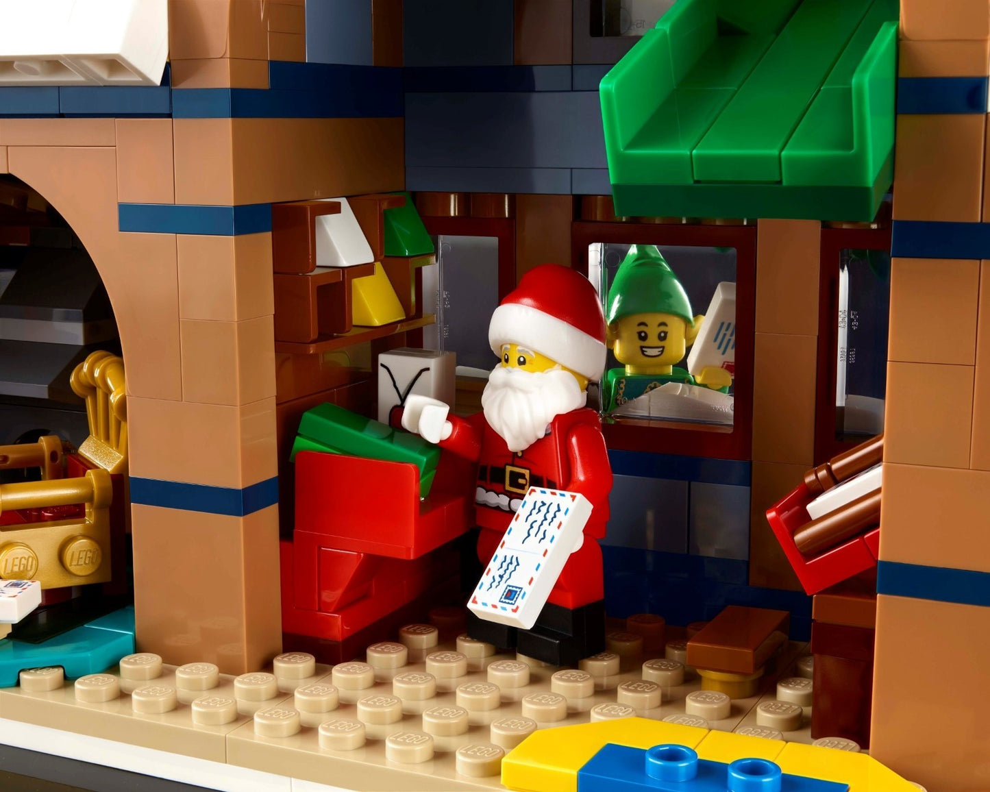LEGO 10339 ICONS Winter Village Santa's Post Office