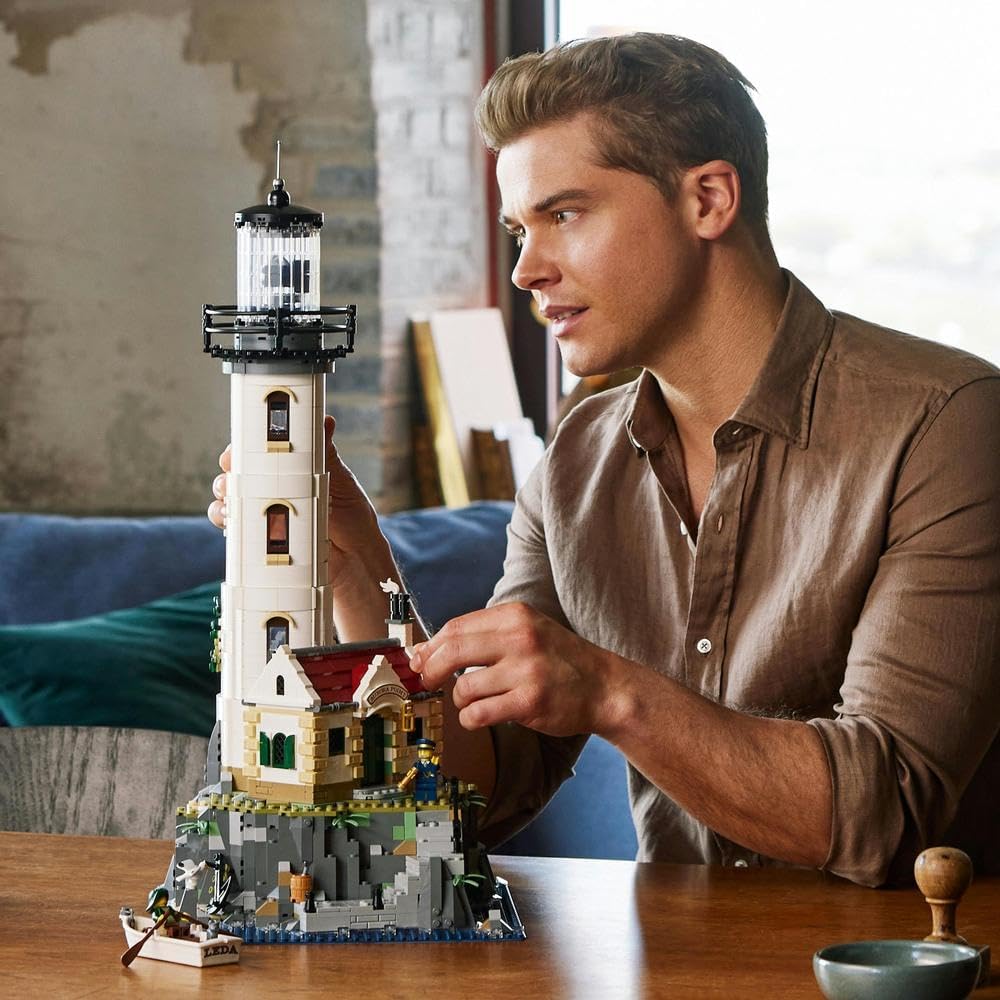 LEGO Ideas Motorized Lighthouse 21335